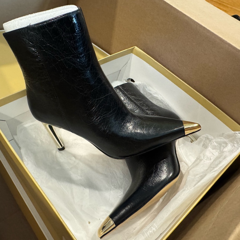 Michael Kors Kasia heeled leather bootie metallic toe as 7